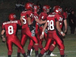 Hounds gridders pound Oakland, 35-0 in pre-season finale