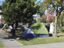 Plaza remains “occupied”: Solidarity Saturday event proposed as a “next step”