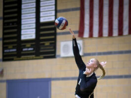 Volleyballers stay unbeaten in league