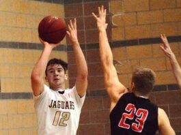 Jaguars bounced by Redwood, 41-32 in NCS hoops playoffs