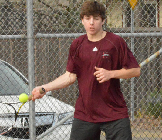 Boys tennis team falls to Analy