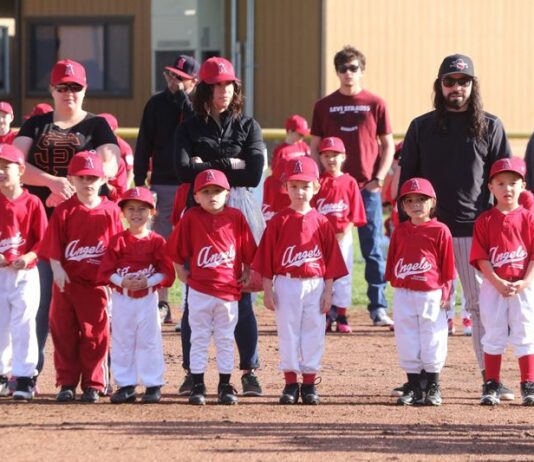 SLIDESHOW: Cloverdale Little League kicks off season with opening day ceremony