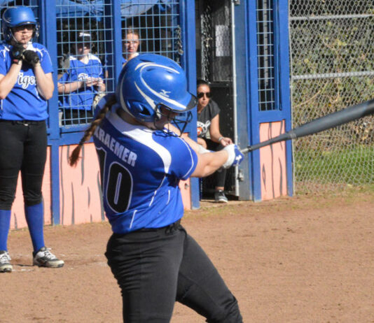 Analy, El Mo Ladies battling on pre-league softball circuit