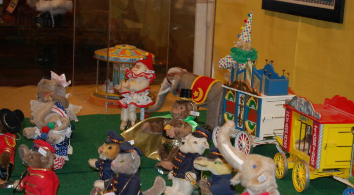 Holiday circus exhibit opens at museum