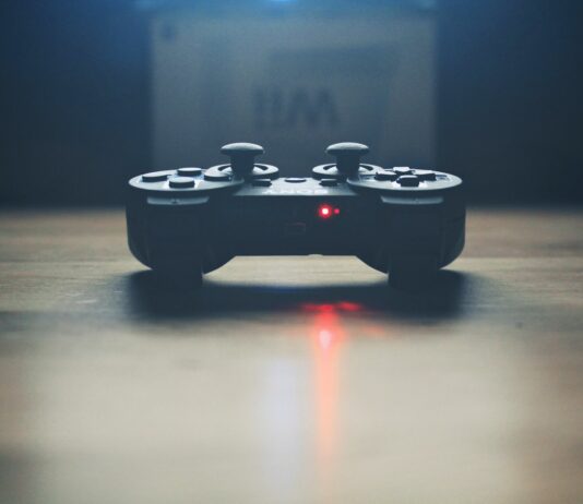 Windsor esports team soldiers on during school shutdown