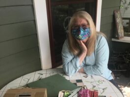 Healdsburg woman makes masks for community members