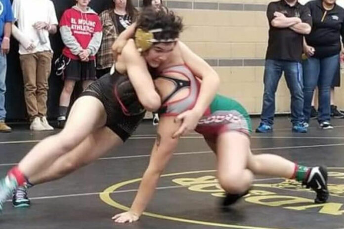 WT_wrestling_(Savannah_Burger).jpg