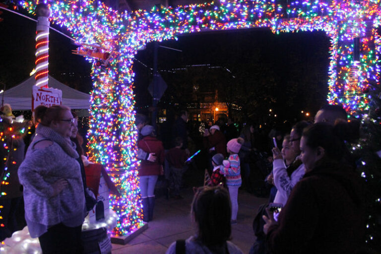 Walbridge Fire puts a damper on Windsor’s Christmas cheer