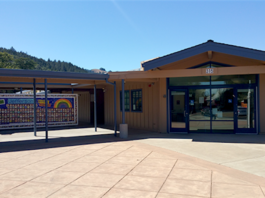 Jefferson gives out awards to teachers, staff weekly