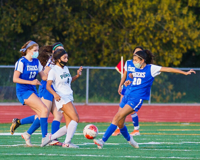 SW_Analy_girl_s_soccer_(vs._Maria_Carrillo).jpg