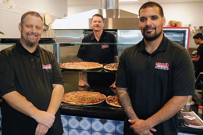 Regional Pizza  Group Mombo’s Brings East  Coast Pizza to  Healdsburg