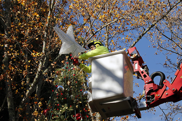 ‘Merry Healdsburg’ Warms Up City Celebration