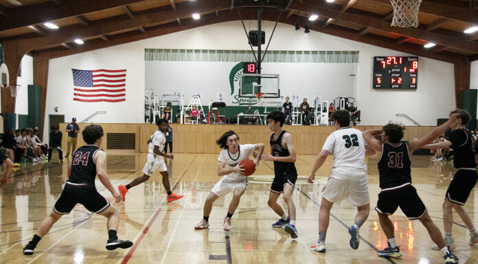Basketball action at Rio Lindo