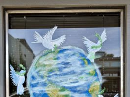 Healdsburg Pic of the Day: Holiday Window Art