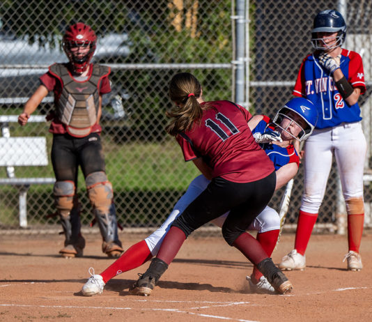 Lady Greyhounds Fight for Position