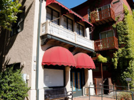 Former Visitors’ Center for Rent Building for leaase