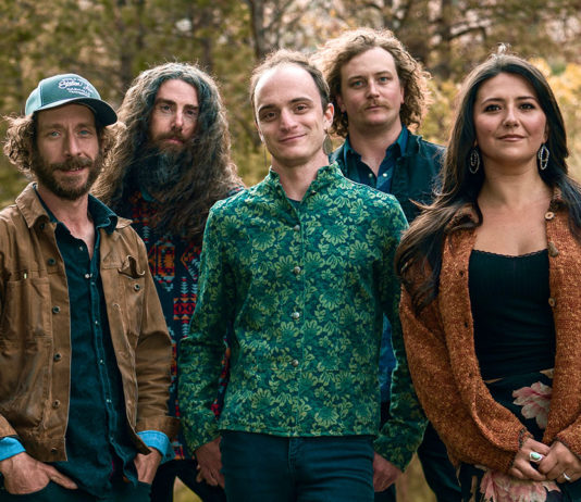 Bluegrass band Never Come Down