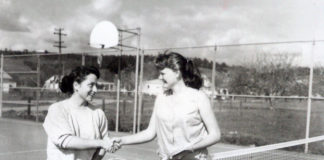 Healdsburg women playing tennis
