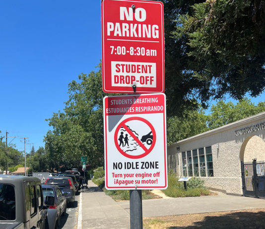 Anti-Idling signs at school