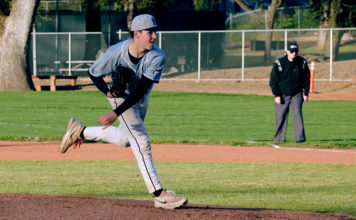 Eric Nielsen pitching early in the 2025 season