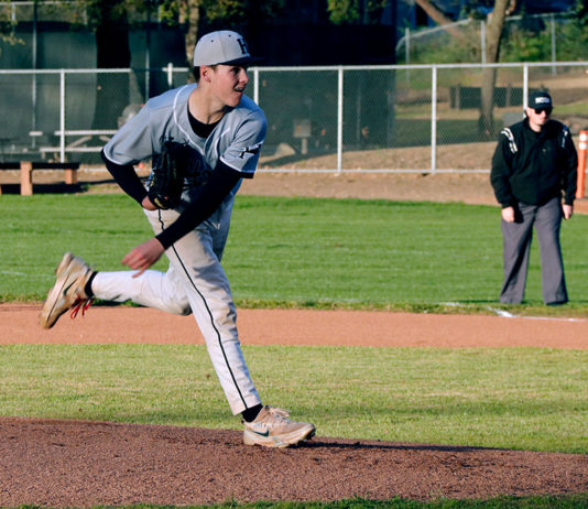 Eric Nielsen pitching early in the 2025 season