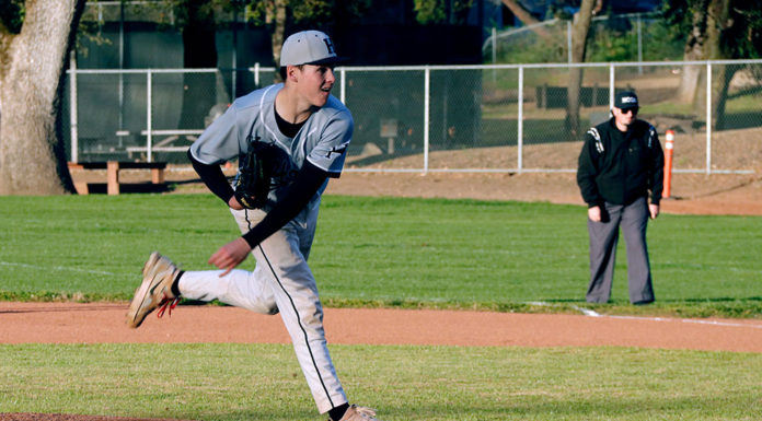Eric Nielsen pitching early in the 2025 season