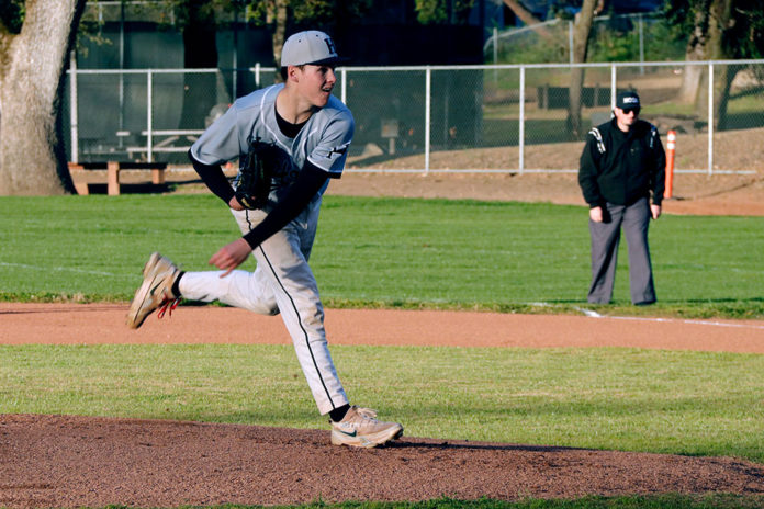 Eric Nielsen pitching early in the 2025 season