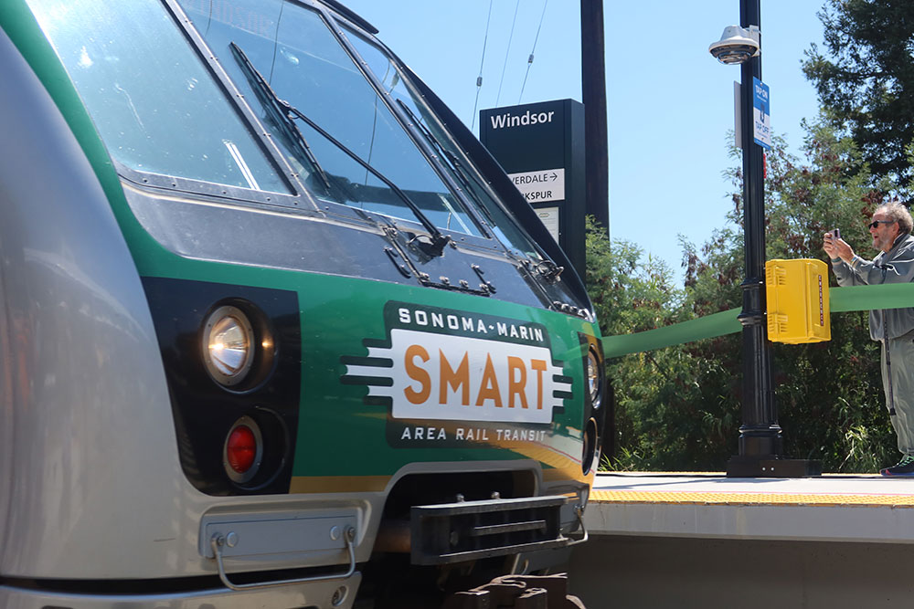 SMART train arrives at Windsor station.
