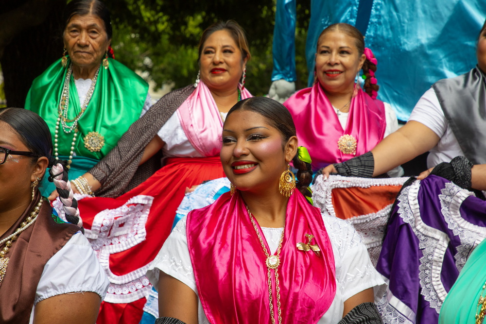 Oaxacan women in Healdsburg