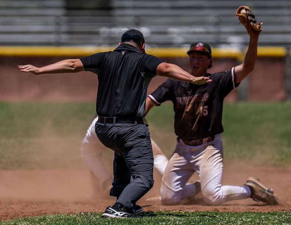 Umpire rules safe
