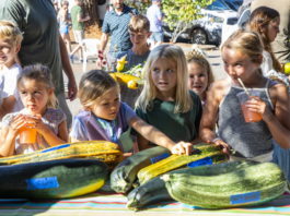 Girls at Healdsburg Farmers Market 2025