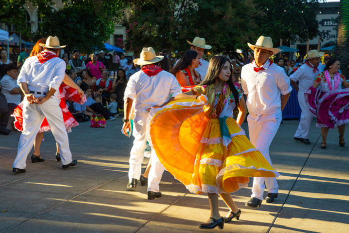 Dancers in the Healdsburg Plaza