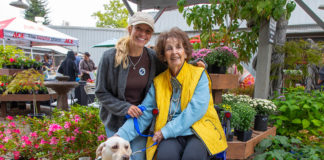 Family and companion in the Gift Horse garden