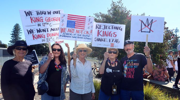 Healdsburg joins in national No Kings protest No KIngs protestor holding signs