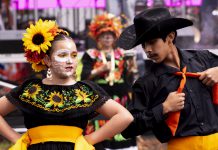 Día de Muertos in the Plaza