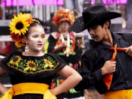 DÃa de Muertos celebrates 9th year in the Plaza