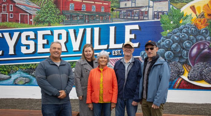 Geyserville gifts itself a new mural mural in geyserville