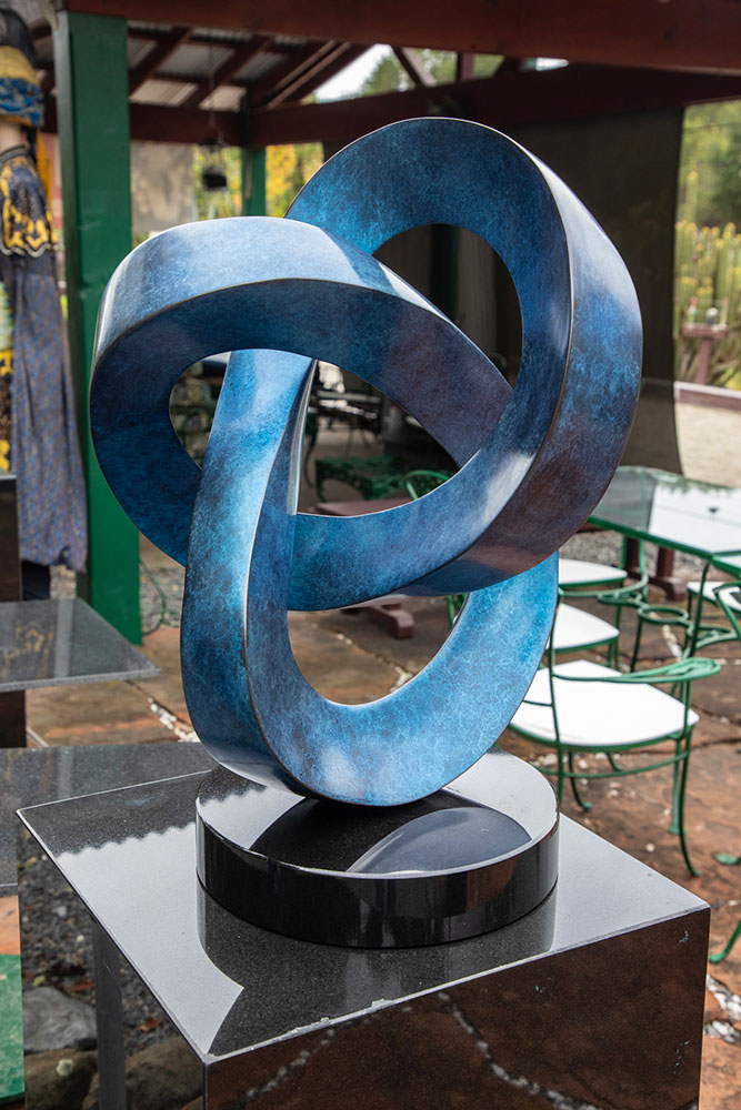 T Barny sculpture
