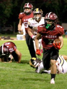 Healdsburg’s junior Louis Valencia (7) 