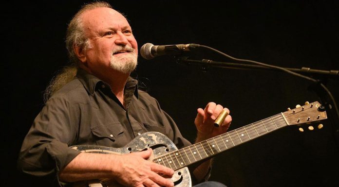 Tinsley Ellis leaves the electric at home Tinsley Ellis