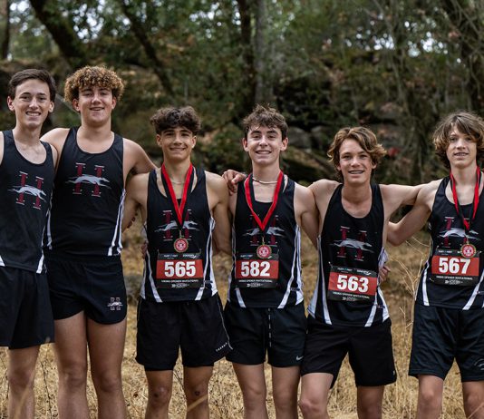 Healdsburg cross country team