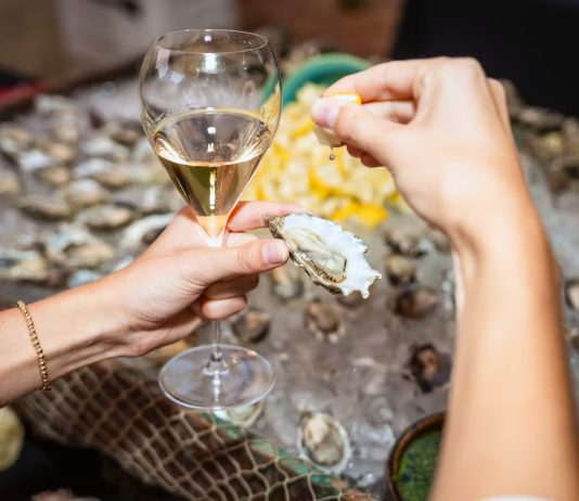 Raw oysters with squeezed lemon