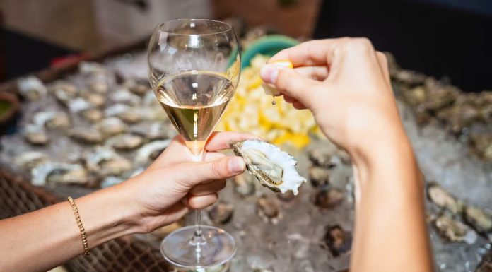 Raw oysters with squeezed lemon