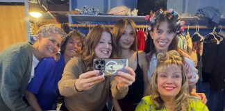 Cast selfie of 'Steel Magnolias' at the Raven