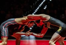 wrestlers start match