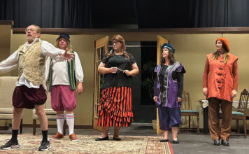 Leading Ladies on stage