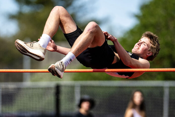 Teague Jasper clears 6