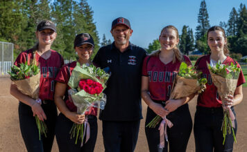 Senior softball girls