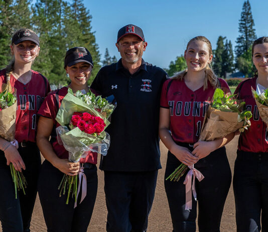 Senior softball girls