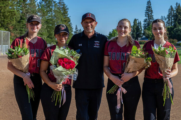 Senior softball girls
